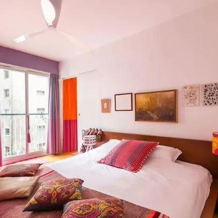Colourful In Ternes Apartment